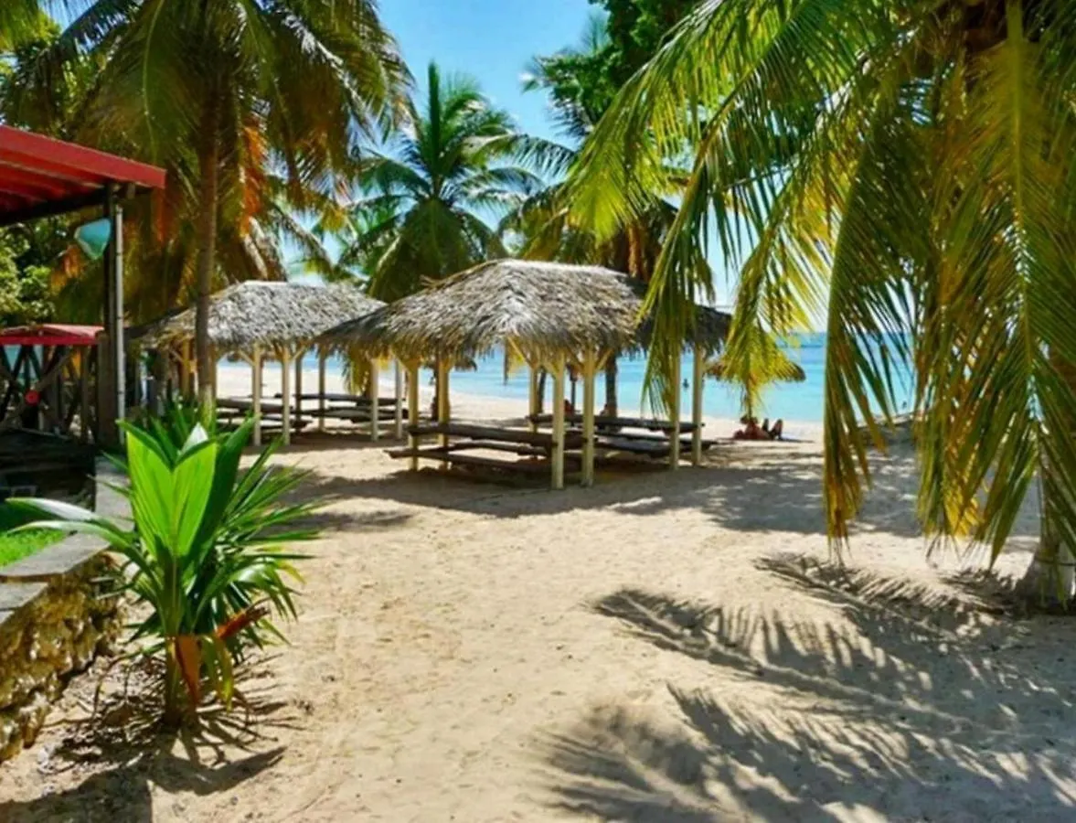 Anse Des Rochers - Ti Kaz Milouma Saint-Francois